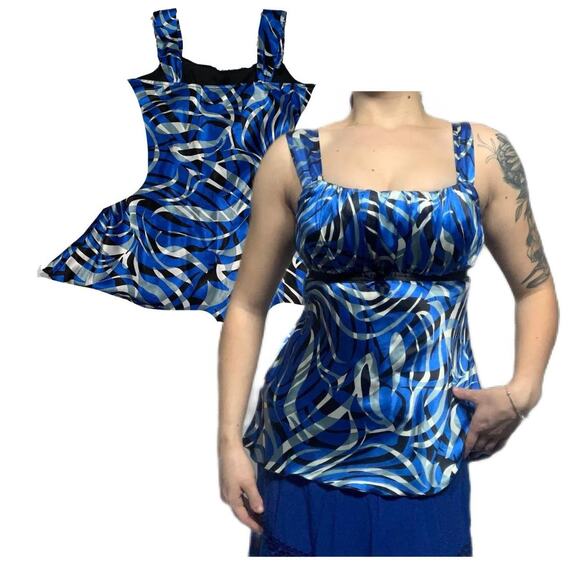 Blue and white print - Picture 1 of 7